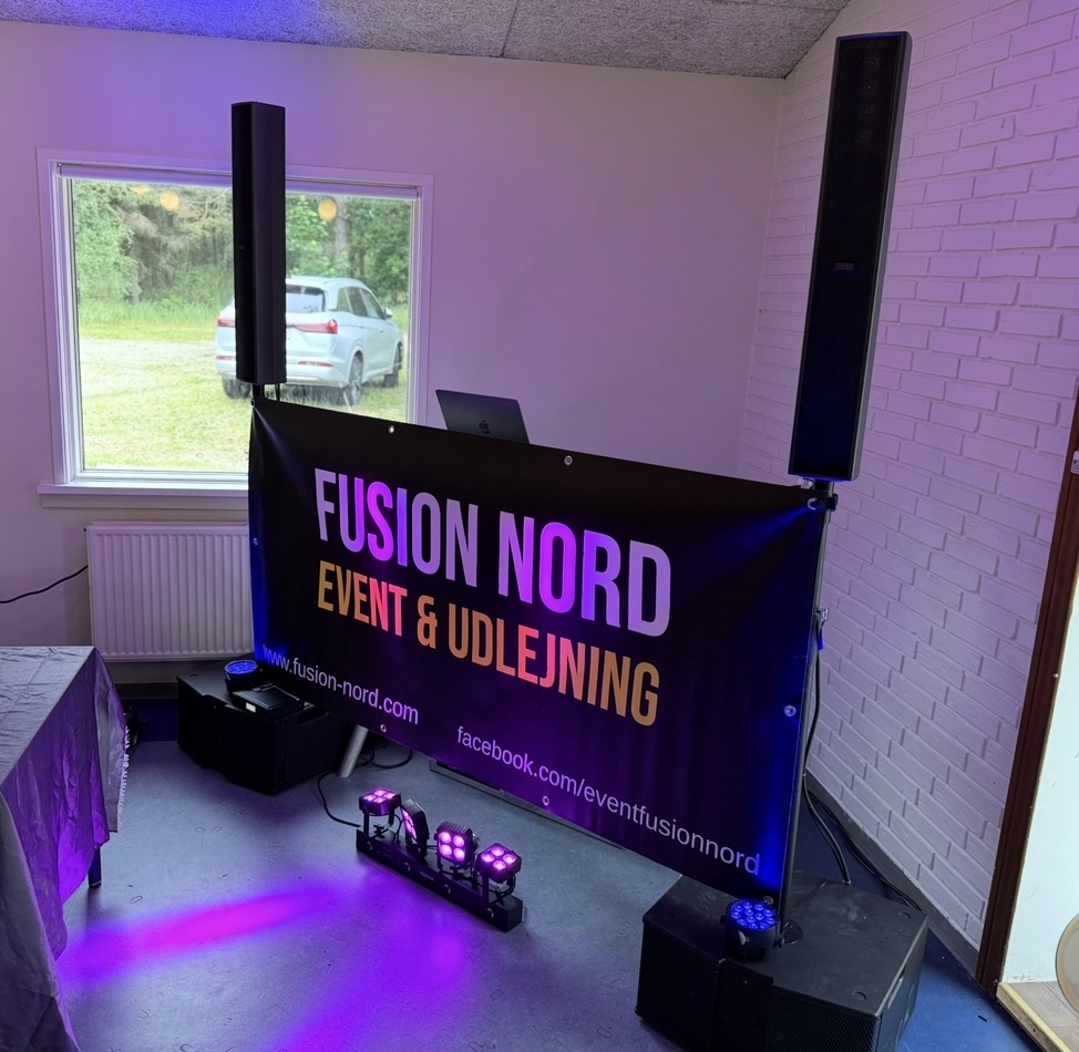 Fusion Nord højttalere og farvet lys ved en privat fest